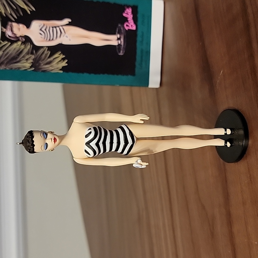 Brunette Debut - 1959 Barbie Ornament 1995